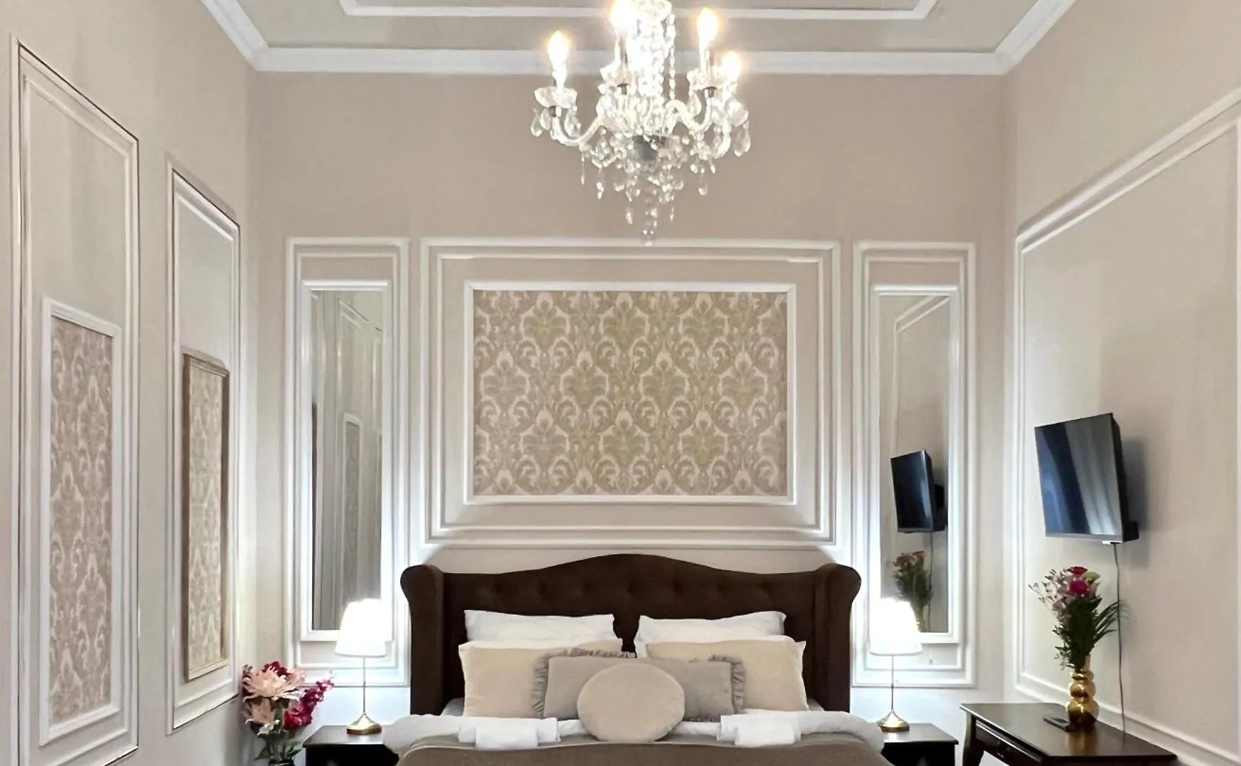 Angeloroma Deluxe Apartment contacts