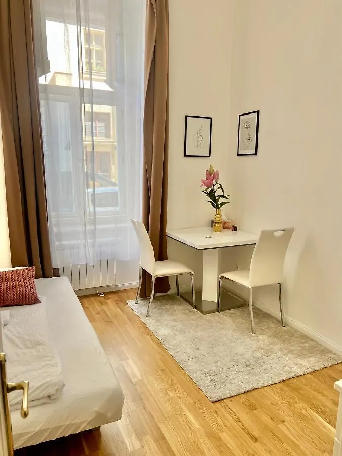 Angeloroma Apartment In The Center 프라하